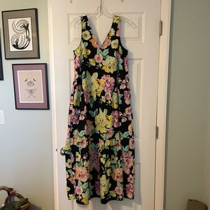 Who What Wear floral V neck maxi dress with pockets!